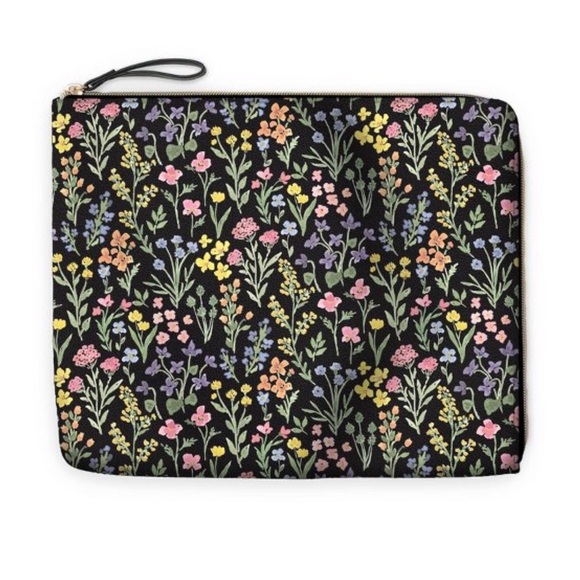 NWOT Day Designer Accessory Flower Pouch - Picture 7 of 9